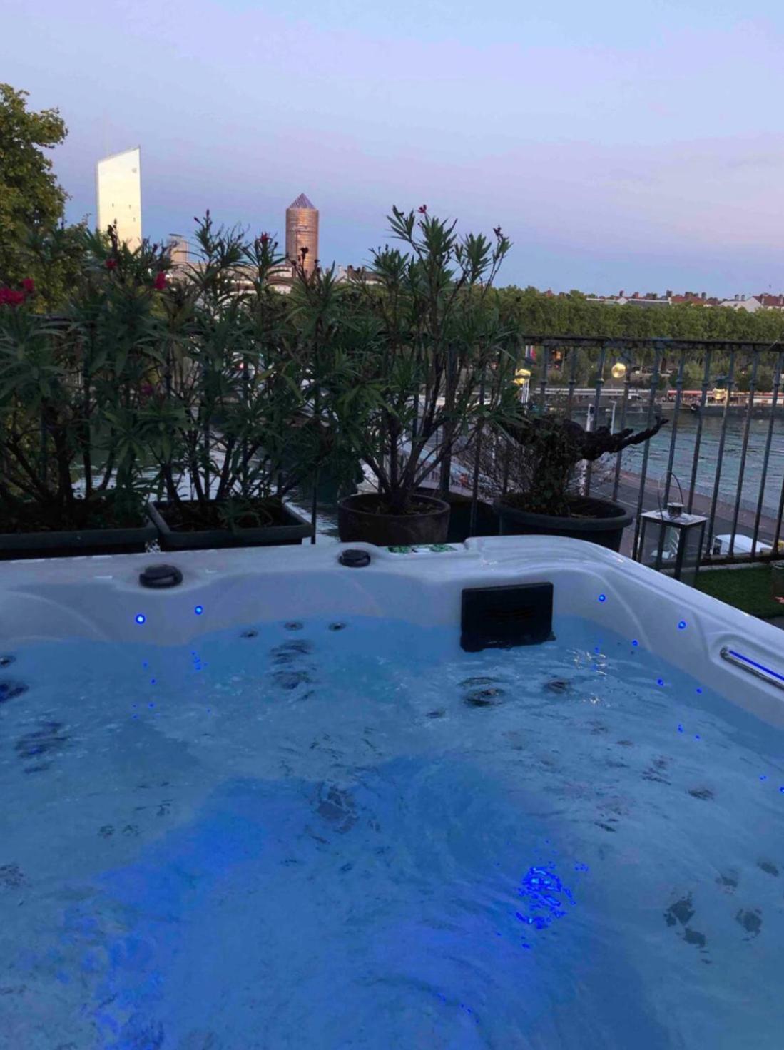 Coeur De Lyon Avec Terrasse Et Jacuzzi Apartment Exterior foto